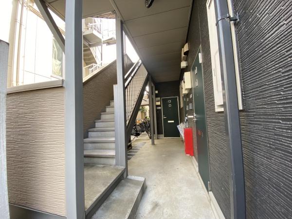 稲城市東長沼のアパート
