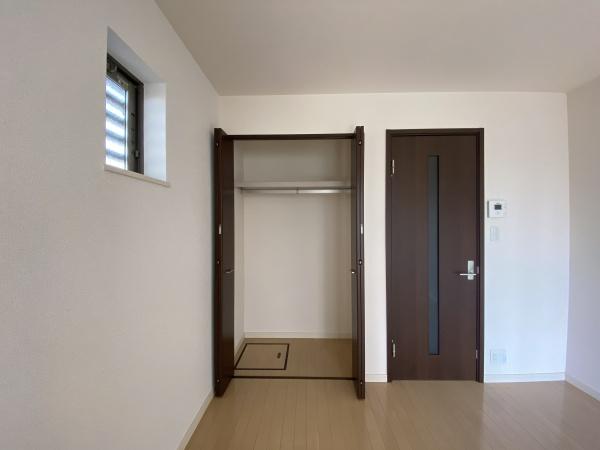 稲城市東長沼のアパート