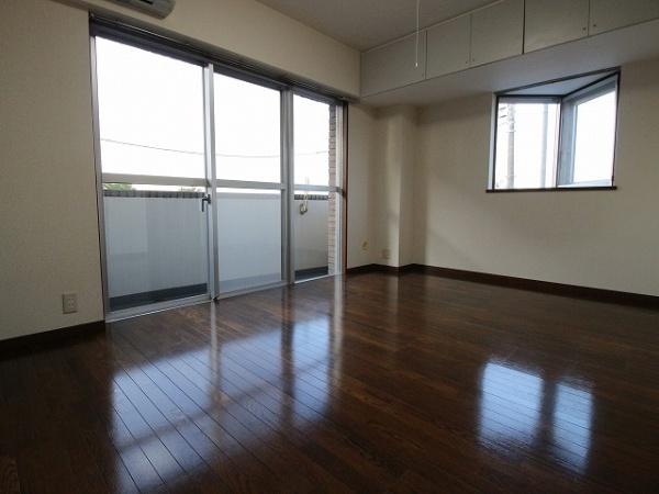 稲城市東長沼のマンション