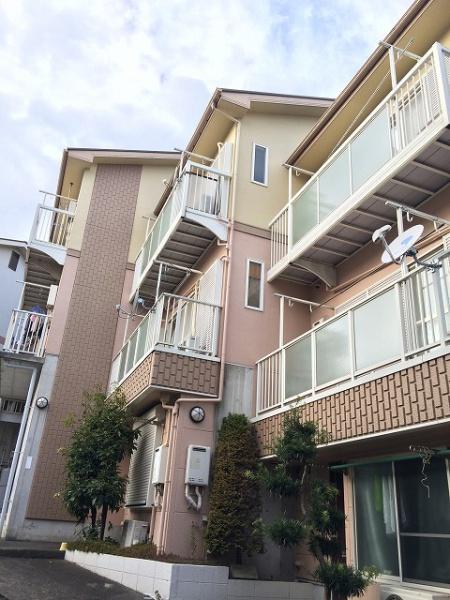 稲城市百村のアパート