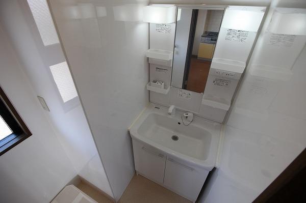 稲城市東長沼のマンション