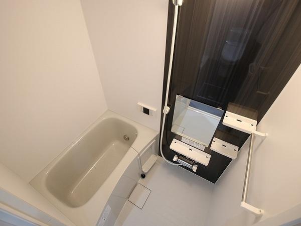 稲城市百村のアパート