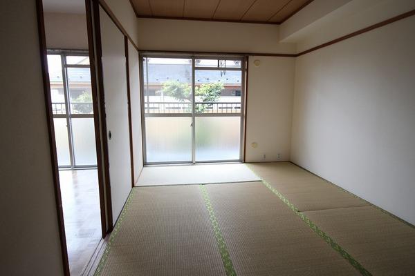 稲城市東長沼のマンション