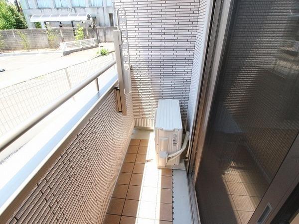 稲城市東長沼のアパート