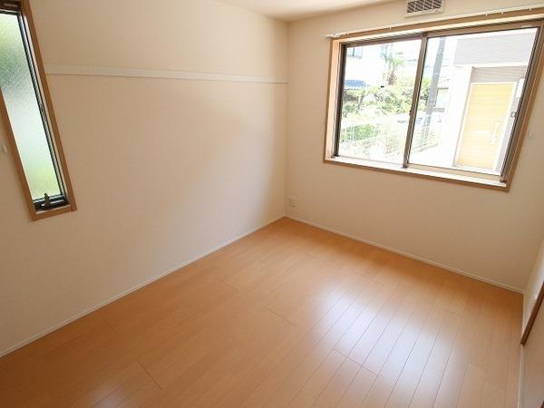稲城市東長沼のアパート