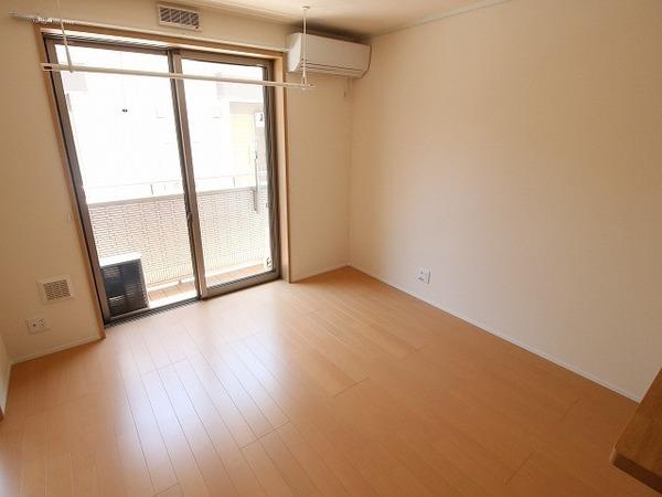 稲城市東長沼のアパート