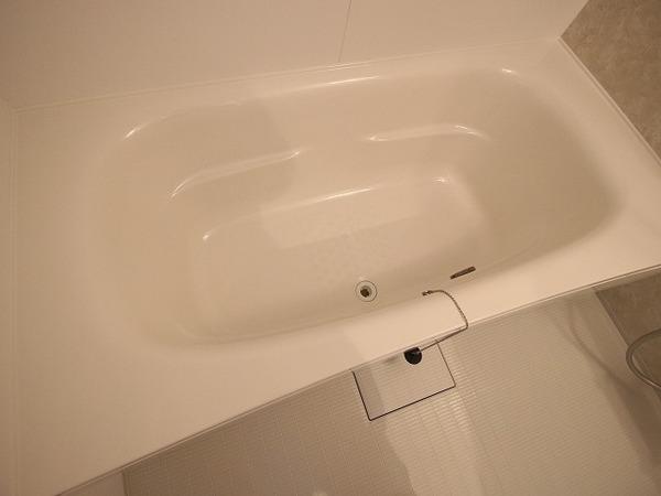 稲城市東長沼のアパート