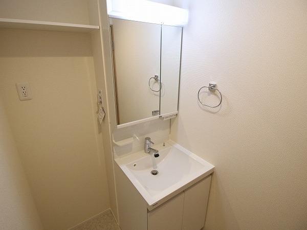 稲城市東長沼のアパート