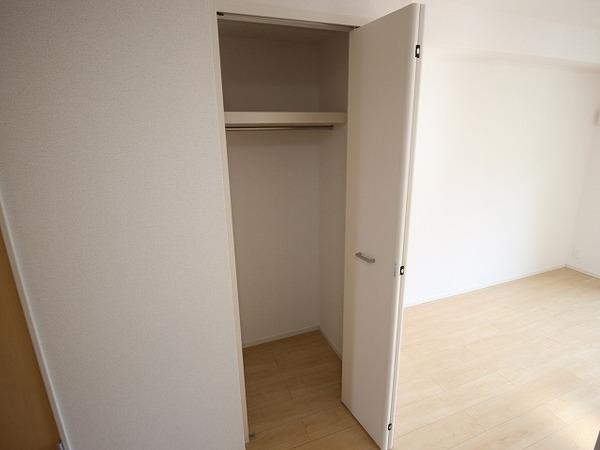 稲城市百村のアパート