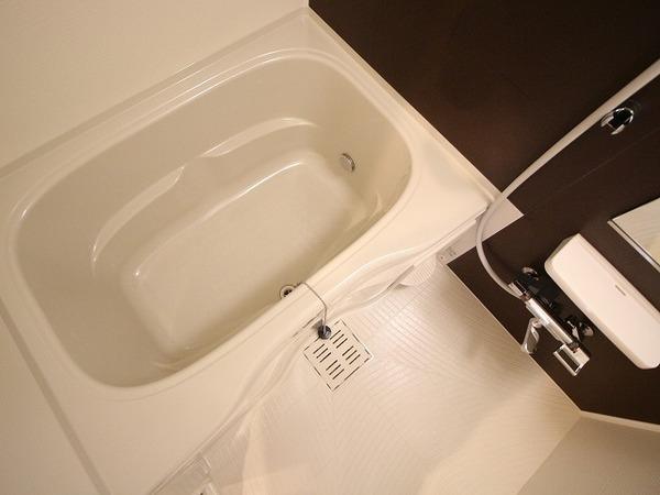 稲城市百村のアパート