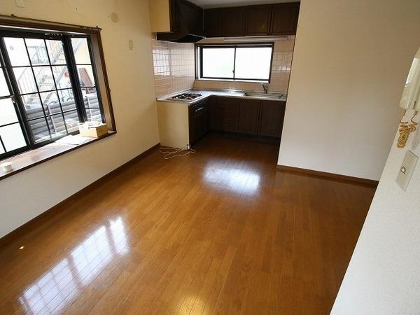 稲城市矢野口のテラスハウス
