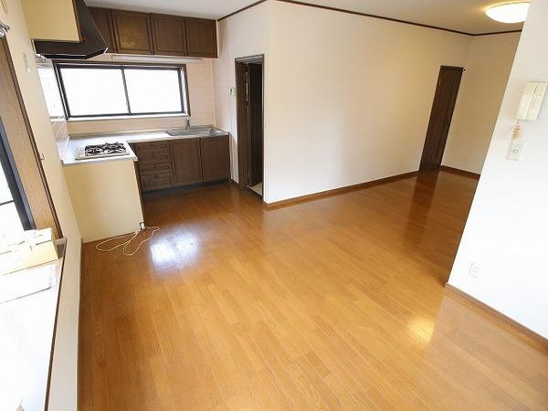 稲城市矢野口のテラスハウス