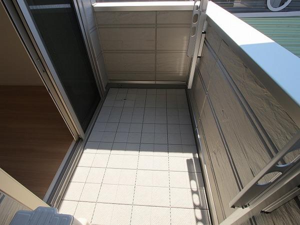 稲城市東長沼のマンション