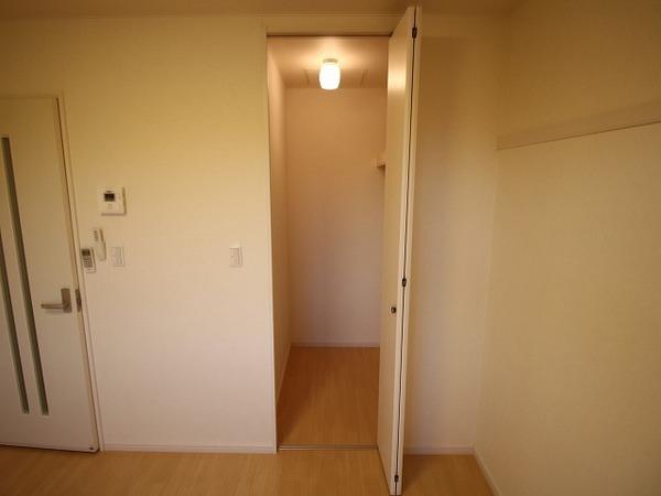 稲城市坂浜のマンション