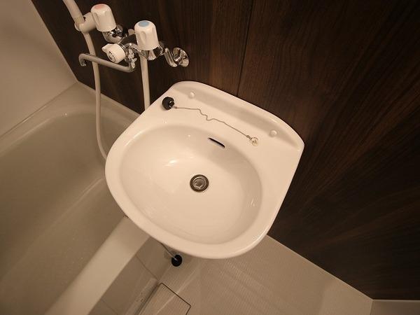 稲城市坂浜のアパート
