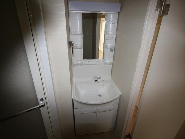 稲城市東長沼のマンション