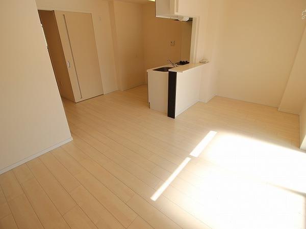 稲城市東長沼のマンション