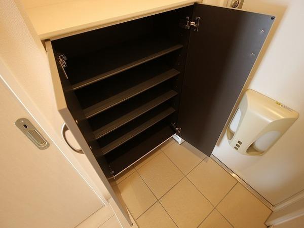 稲城市東長沼のマンション