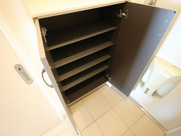 稲城市東長沼のマンション