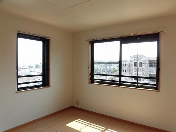 稲城市百村のマンション