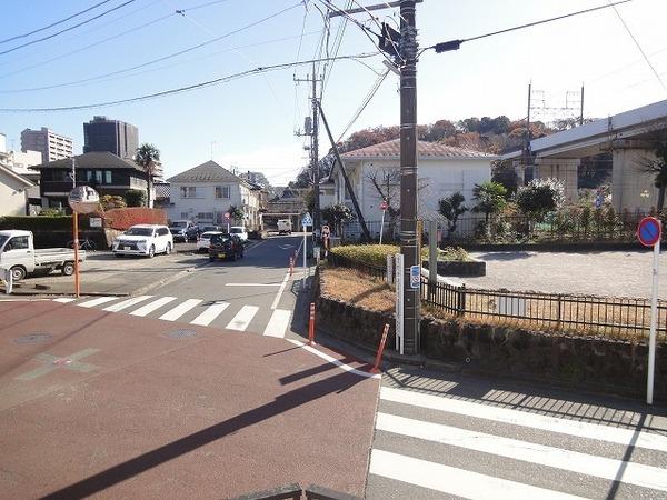 稲城市百村のアパート