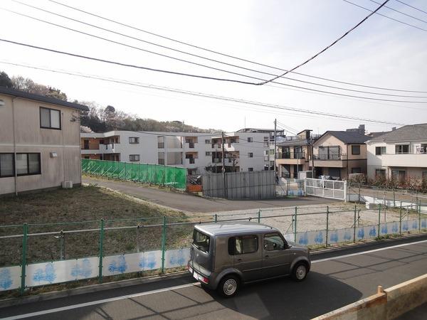 稲城市東長沼のアパート