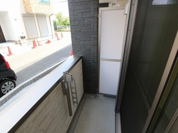 稲城市東長沼のアパート