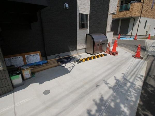 稲城市東長沼のアパート
