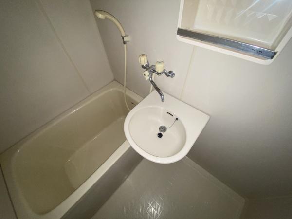 稲城市百村のアパート