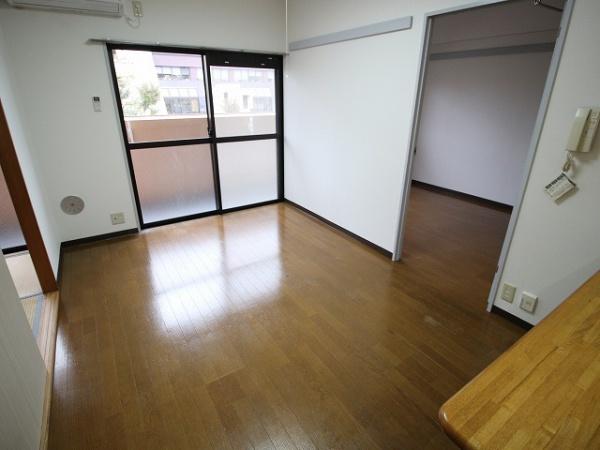 稲城市東長沼のマンション