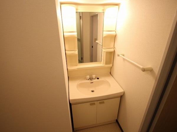 稲城市東長沼のマンション