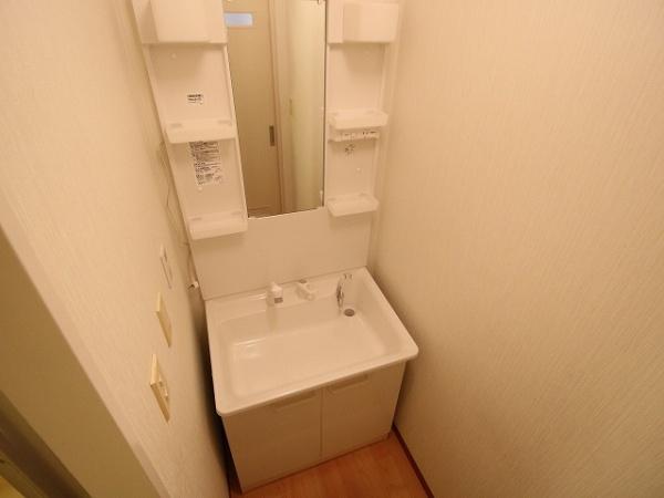 稲城市東長沼のマンション