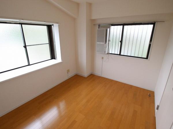 稲城市東長沼のマンション