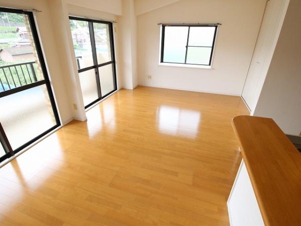 稲城市東長沼のマンション