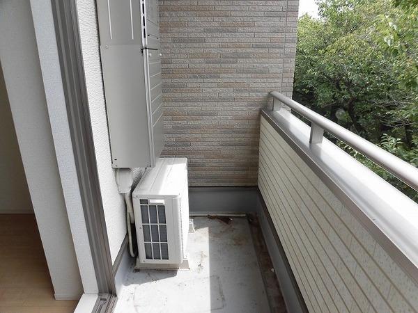 稲城市東長沼のアパート