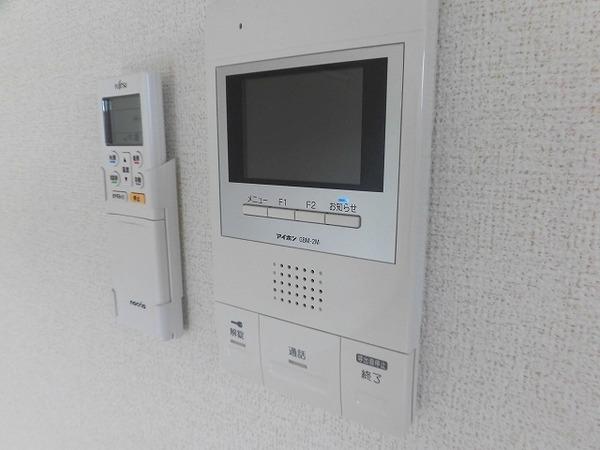 稲城市東長沼のアパート