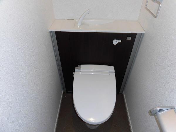 稲城市東長沼のアパート