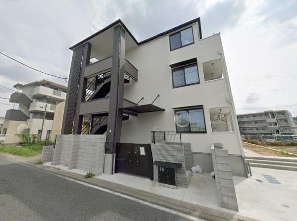 稲城市東長沼のアパート