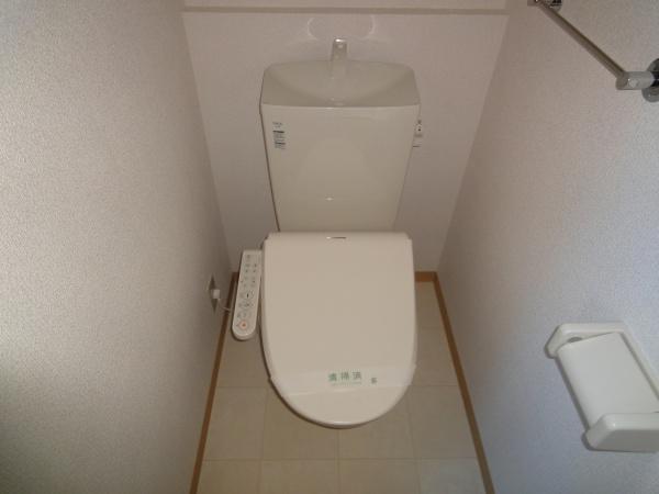 稲城市東長沼のアパート