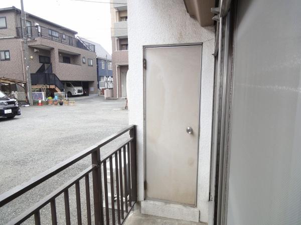 稲城市東長沼のアパート