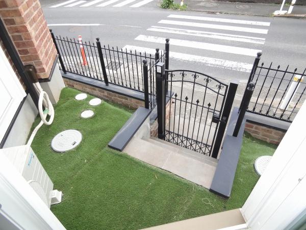 稲城市平尾１丁目のテラスハウス