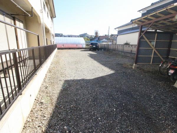 稲城市東長沼のアパート