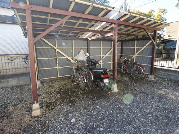 稲城市東長沼のアパート