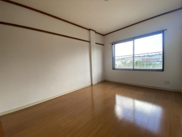 稲城市東長沼のマンション