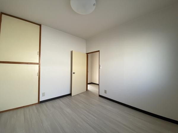 稲城市東長沼のアパート