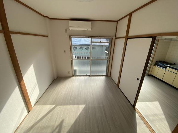 稲城市東長沼のアパート