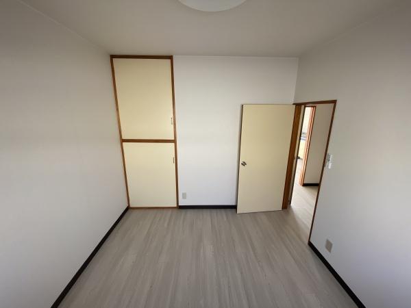 稲城市東長沼のアパート