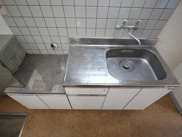 稲城市東長沼のアパート