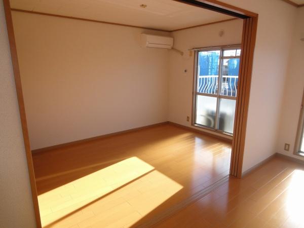 稲城市東長沼のマンション