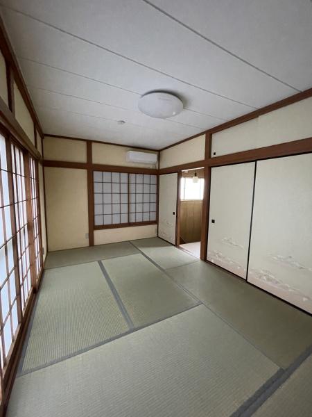 稲城市東長沼のテラスハウス